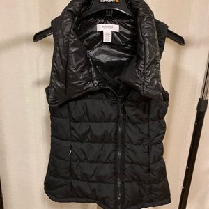 Black puffy vest(not down)